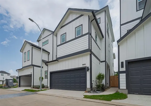 2nd image of 8919 Grovner Pl, Houston, TX 77055 | MLS# 60517444
