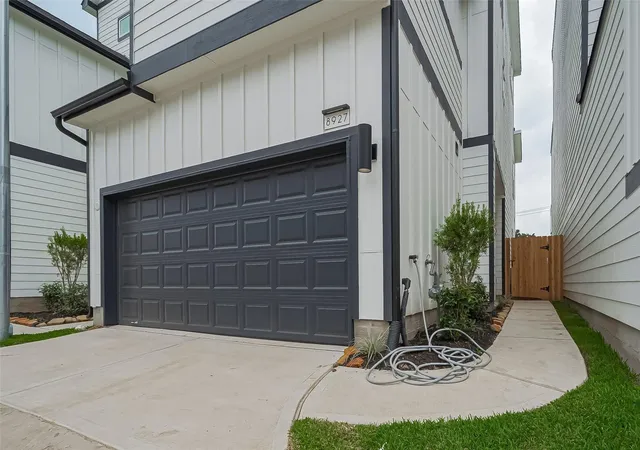 3rd image of 8919 Grovner Pl, Houston, TX 77055 | MLS# 60517444