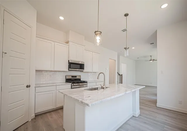 5th image of 8919 Grovner Pl, Houston, TX 77055 | MLS# 60517444