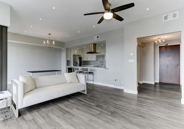 Photo 4 of Condo for sale at 2001 Holcombe Blvd #3403, Houston, TX 77030 | MLS# 85949015 | Listing updated on 2026-10-07
