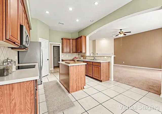 Photo 2 of Single family home for sale at 9018 Sunny Brook Ln, Pearland, TX 77584 | MLS# 53140557 | Listing updated on 2026-09-21