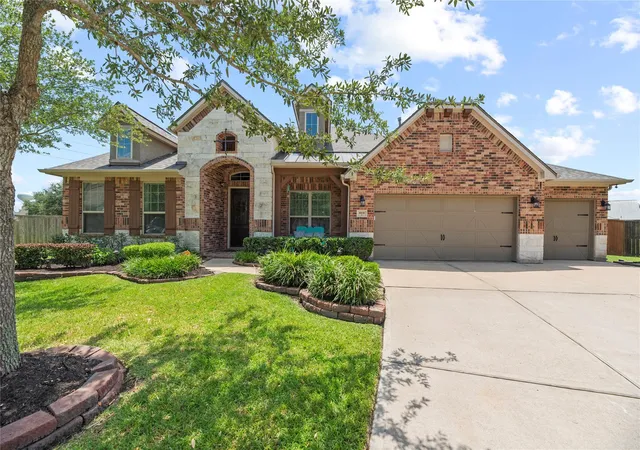 Photo 2 of Sale Pending at 8931 Wandering Willow Dr, Richmond, TX 77406 | MLS# 42372132 | Listing updated on 2026-08-20