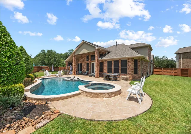 Photo 3 of Sale Pending at 8931 Wandering Willow Dr, Richmond, TX 77406 | MLS# 42372132 | Listing updated on 2026-08-20
