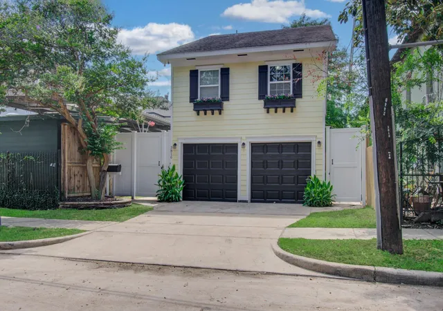 2nd image of 3816 Brandt St, Houston, TX 77006 | MLS# 22529206