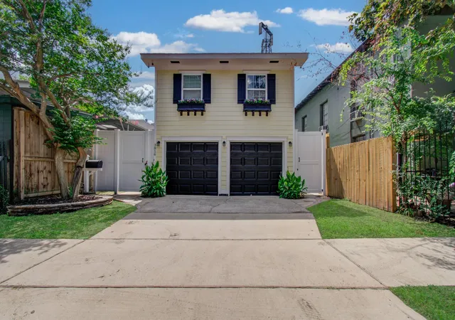 3rd image of 3816 Brandt St, Houston, TX 77006 | MLS# 22529206