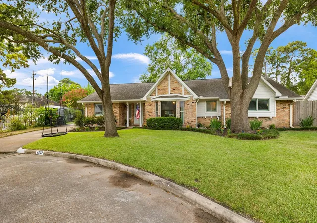 Photo 3 of Single family home for sale at 4907 Golf Dr, Houston, TX 77018 | MLS# 21774711 | Listing updated on 2026-09-22
