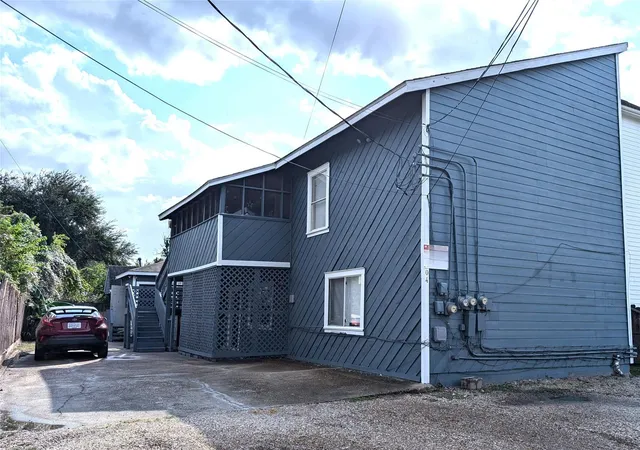 1st image of 704 E 22nd St, Houston, TX 77008 | MLS# 97621372