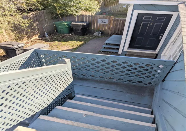 2nd image of 704 E 22nd St, Houston, TX 77008 | MLS# 97621372