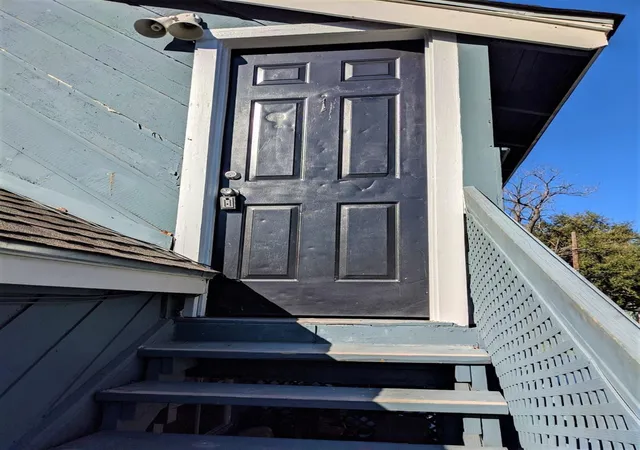 3rd image of 704 E 22Nd St, Houston, TX 77008 | MLS# 97621372