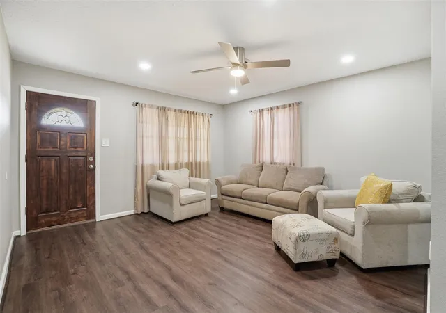 4th image of 3517 Longwood Dr, Pasadena, TX 77503 | MLS# 90628880