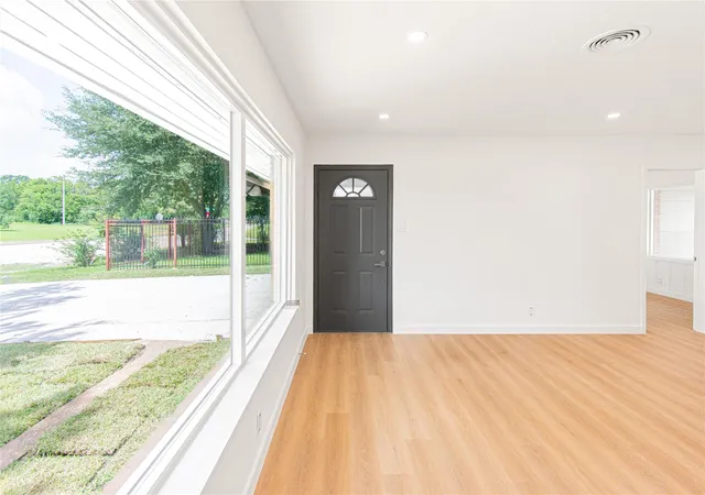 Photo 3 of Sale Pending at 2730 Knotty Oaks Trl, Houston, TX 77045 | MLS# 5359819 | Listing updated on 2026-09-16