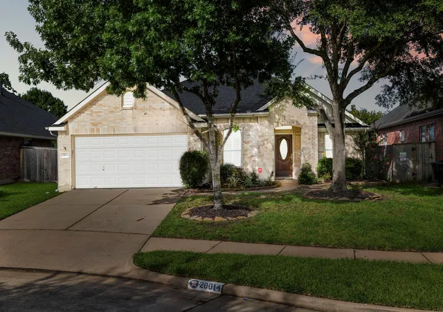 Single family home for sale at 20014 Queens Oak Ct, Spring, TX 77379 | MLS# 52944088