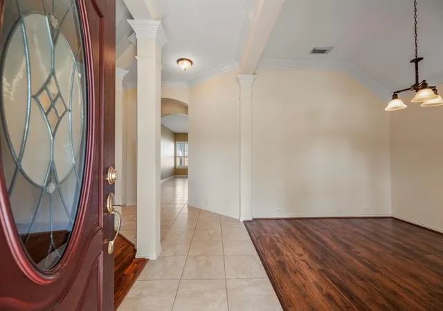 Photo 2 of Single family home for sale at 20014 Queens Oak Ct, Spring, TX 77379 | MLS# 52944088 | Listing updated on 2026-10-07