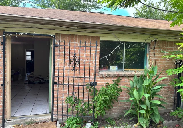 2nd image of 1612 Crestdale Dr #13, Houston, TX 77080 | MLS# 49824380