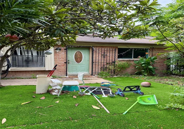3rd image of 1612 Crestdale Dr #13, Houston, TX 77080 | MLS# 49824380