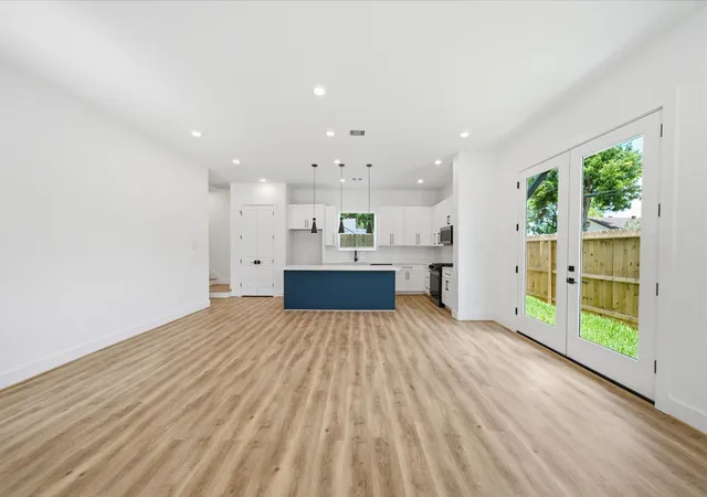 3rd image of 1613 Luzon St, Houston, TX 77009 | MLS# 48209769