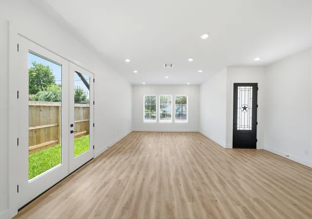 4th image of 1613 Luzon St, Houston, TX 77009 | MLS# 48209769