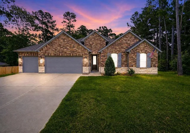 Homes for sale in New Waverly, TX | 129 Jim Hall Ln, New Waverly, TX 77358 | MLS# 48086832
