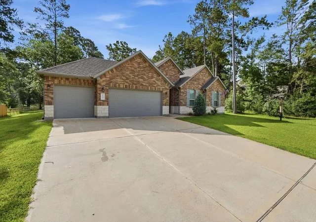 Homes for sale in New Waverly, TX | 129 Jim Hall Ln, New Waverly, TX 77358 | MLS# 48086832