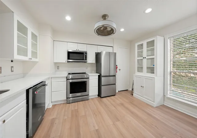 4th image of 2021 Spenwick Dr #526, Houston, TX 77055 | MLS# 8500847