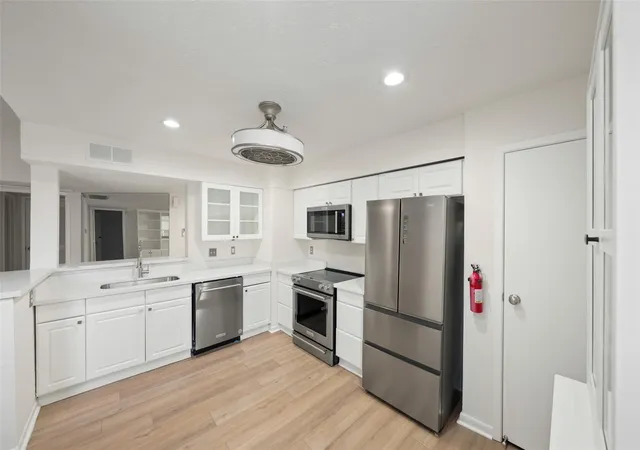 5th image of 2021 Spenwick Dr #526, Houston, TX 77055 | MLS# 8500847