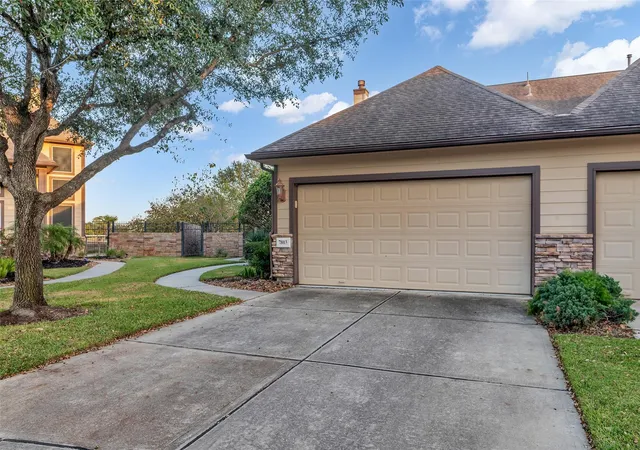 Photo 4 of Sale Pending at 7803 Glenn Cliff Dr, Houston, TX 77064 | MLS# 64116531 | Listing updated on 2026-09-02
