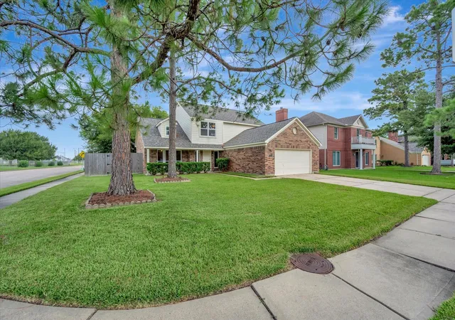 2nd image of 803 Island Meadow Ct, Houston, TX 77062 | MLS# 66694435
