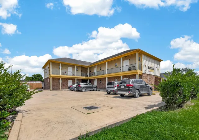 Listing Photo 5 - Condo for sale in building located at 4720 Yellowstone Blvd, Houston, TX 77021 - Unit #6