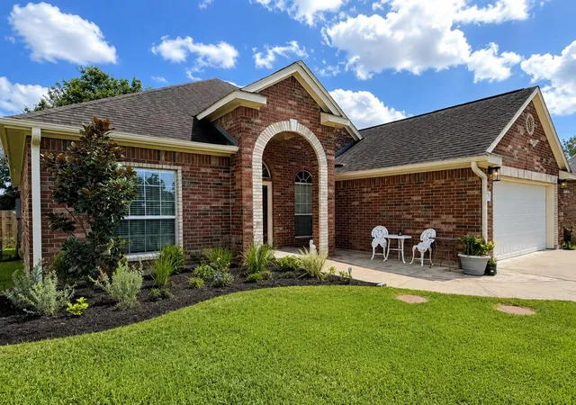 2nd image of 519 Oleander St, Lake Jackson, TX 77566 | MLS# 93061692