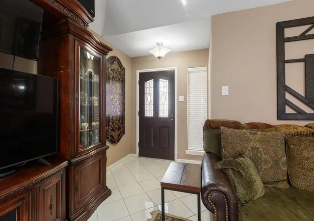 Photo 4 of Single family home for sale at 4619 Cashel Glen Dr, Houston, TX 77069 | MLS# 82784497 | Listing updated on 2026-09-21