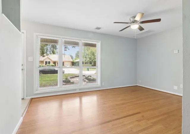 5th image of 519 Oldcastle St, Houston, TX 77013 | MLS# 70827910