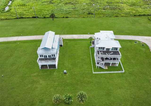 4th image of 10814 Sweetwater Cove Blvd, Galveston, TX 77554 | MLS# 12858745