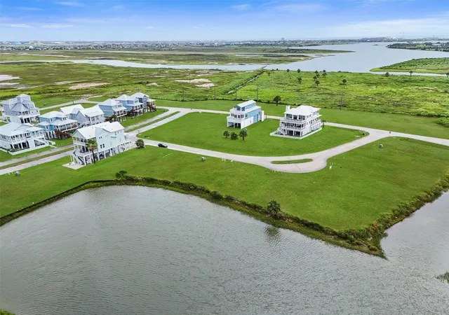 5th image of 10814 Sweetwater Cove Blvd, Galveston, TX 77554 | MLS# 12858745