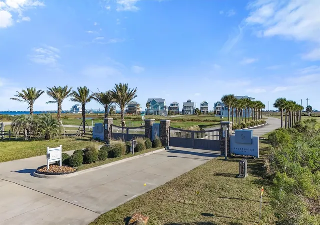 7th image of 10814 Sweetwater Cove Blvd, Galveston, TX 77554 | MLS# 12858745