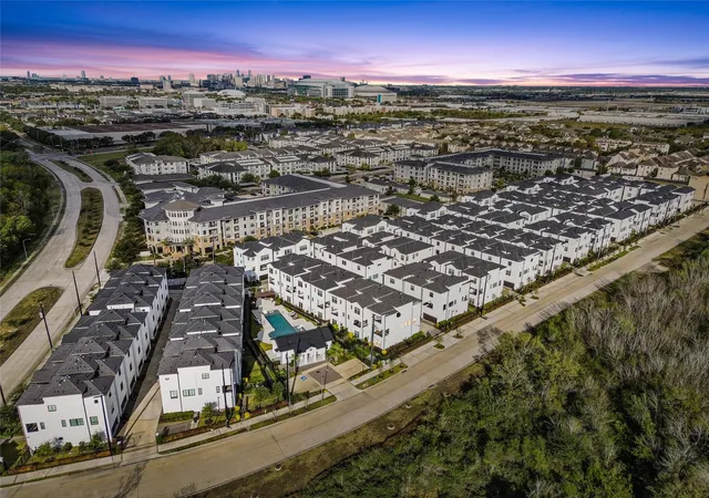 24th image of 2708 Grand Fountains Dr #G, Houston, TX 77054 | MLS# 76633114