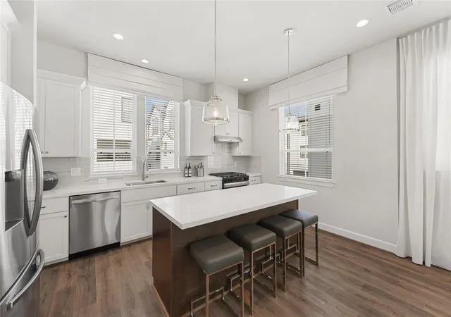 2nd image of 2708 Grand Fountains Dr #G, Houston, TX 77054 | MLS# 76633114
