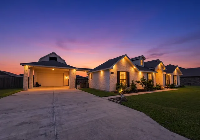 Photo 1 of Single family home for sale at 3310 Bastian Rd, Dickinson, TX 77539 | MLS# 79202672 | Listing updated on 2026-09-19