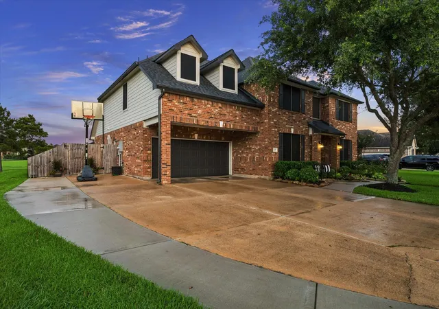 Photo 2 of Sale Pending at 1407 Bentlake Ln, Pearland, TX 77581 | MLS# 51759062 | Listing updated on 2026-08-30