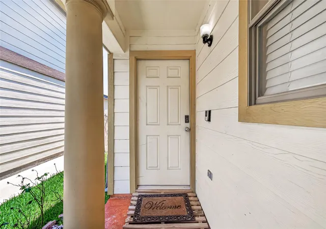 Photo 3 of Single family home for sale at 18902 Remington Park Dr, Houston, TX 77073 | MLS# 2921105 | Listing updated on 2026-09-13