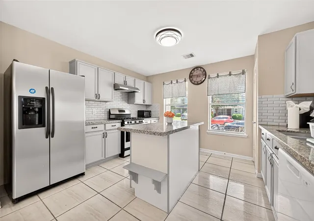 Photo 3 of Single family home for sale at 18902 Remington Park Dr, Houston, TX 77073 | MLS# 2921105 | Listing updated on 2026-09-13