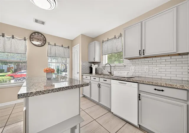 Photo 4 of Single family home for sale at 18902 Remington Park Dr, Houston, TX 77073 | MLS# 2921105 | Listing updated on 2026-09-13