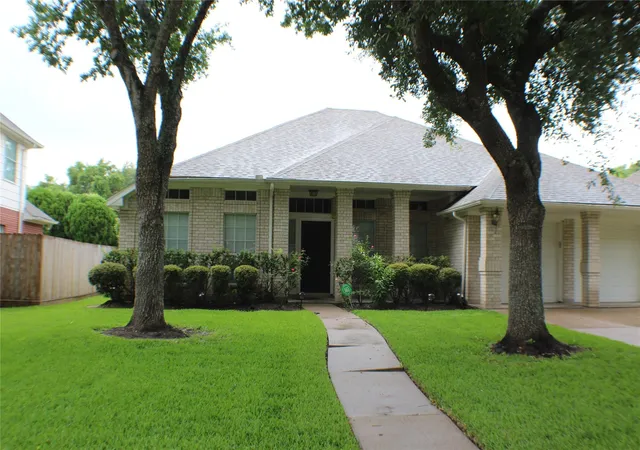 Photo 2 of Single family home for sale at 610 High Meadows Dr, Sugar Land, TX 77479 | MLS# 50603096 | Listing updated on 2026-09-27