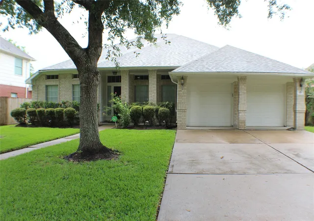 Photo 3 of Single family home for sale at 610 High Meadows Dr, Sugar Land, TX 77479 | MLS# 50603096 | Listing updated on 2026-09-27