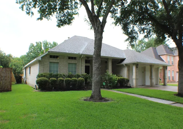 Photo 3 of Single family home for sale at 610 High Meadows Dr, Sugar Land, TX 77479 | MLS# 50603096 | Listing updated on 2026-09-27
