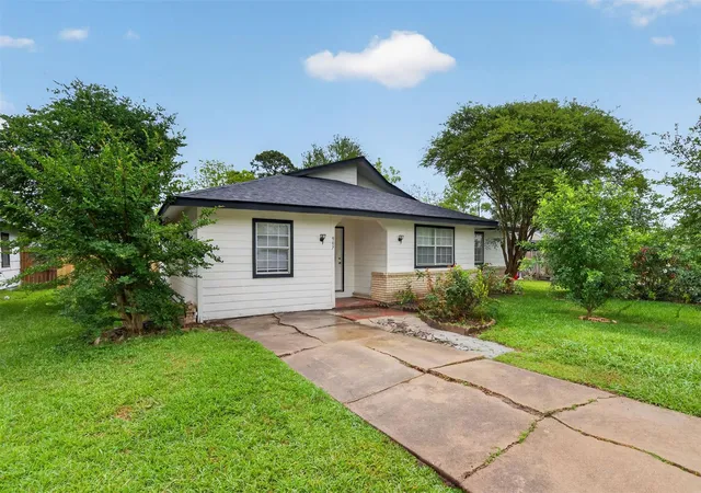 3rd image of 907 S 3Rd St, La Porte, TX 77571 | MLS# 52556002