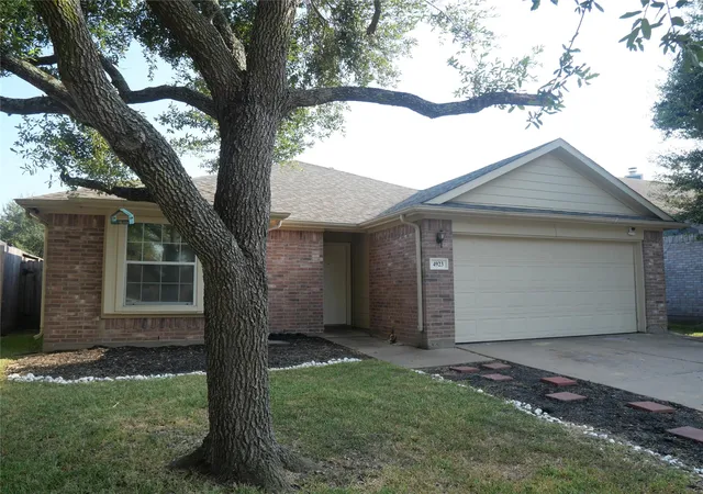 Photo 2 of Single family home for sale at 4923 Callery Creek Dr, Houston, TX 77053 | MLS# 41261350 | Listing updated on 2026-09-06