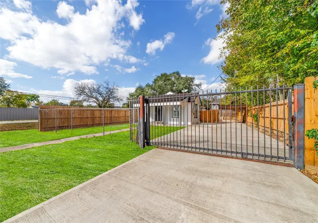 3rd image of 9201 Klondike St, Houston, TX 77075 | MLS# 90130888
