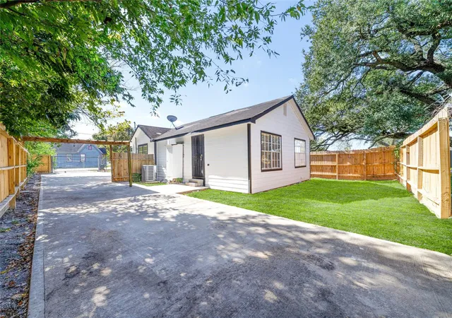 5th image of 9201 Klondike St, Houston, TX 77075 | MLS# 90130888