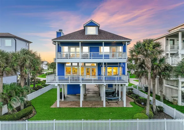 Photo 3 of Single family home for sale at 14458 Spyglass Cir, Galveston, TX 77554 | MLS# 39780640 | Listing updated on 2026-09-15
