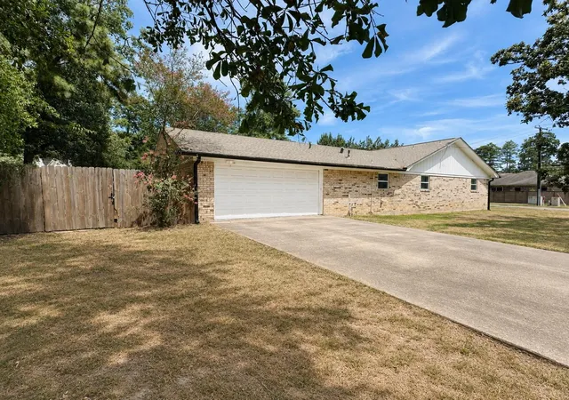Photo 3 of Single family home for sale at 704 Janeway St, Lufkin, TX 75901 | MLS# 46551188 | Listing updated on 2026-09-04